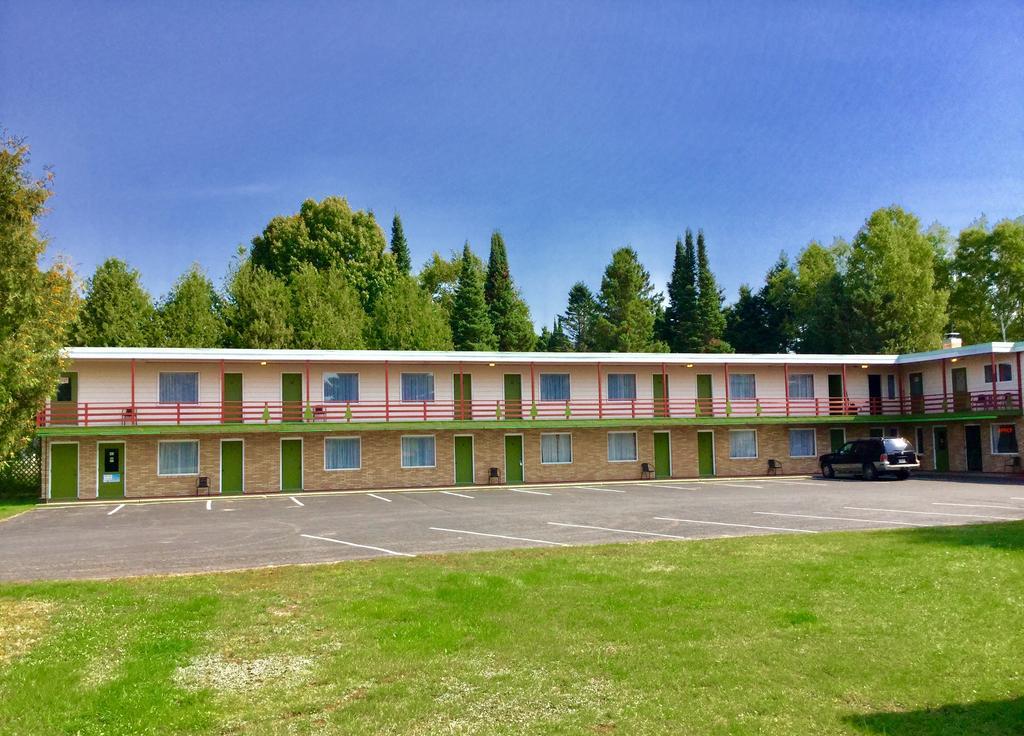 Cedars Motel Ironwood Esterno foto