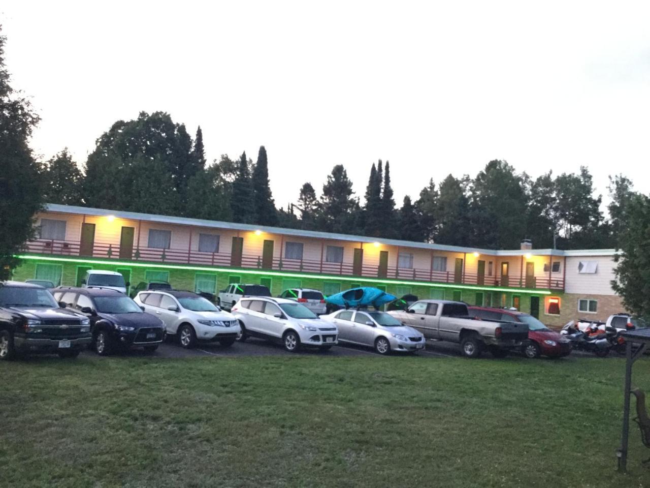 Cedars Motel Ironwood Esterno foto