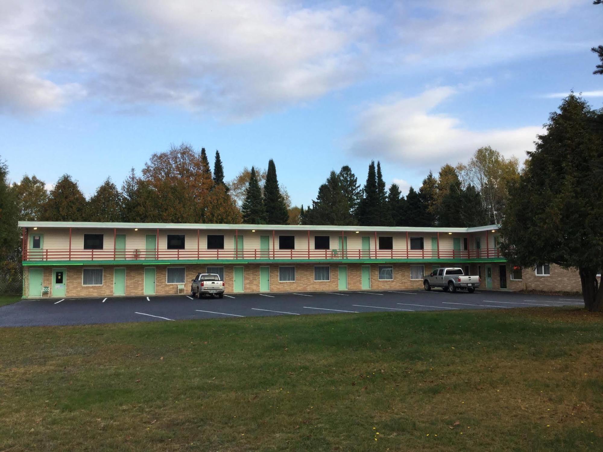 Cedars Motel Ironwood Esterno foto