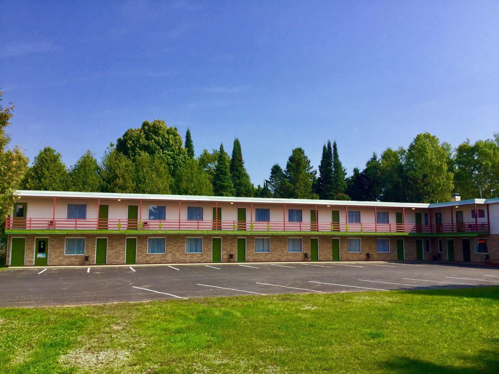 Cedars Motel Ironwood Esterno foto