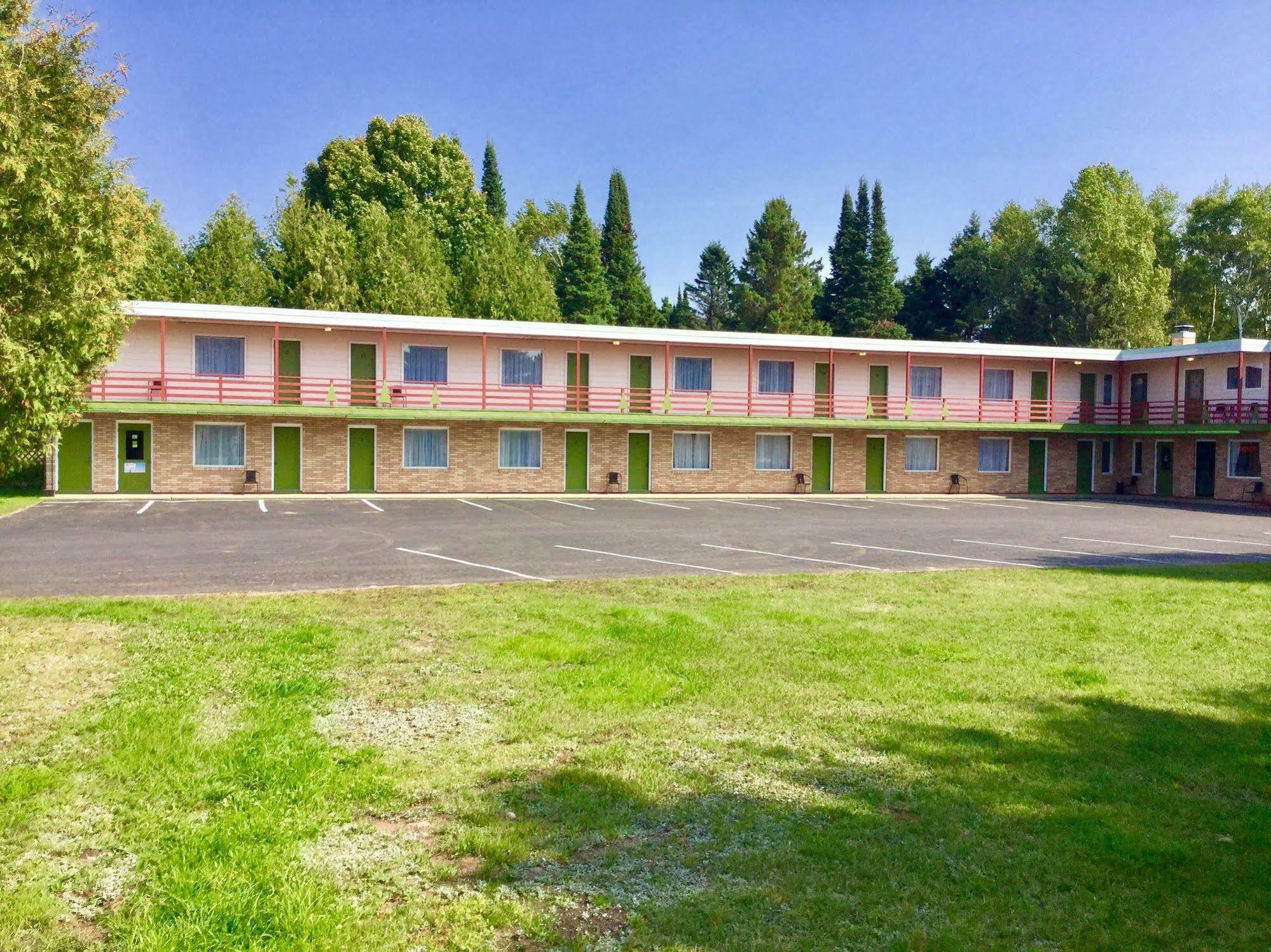 Cedars Motel Ironwood Esterno foto