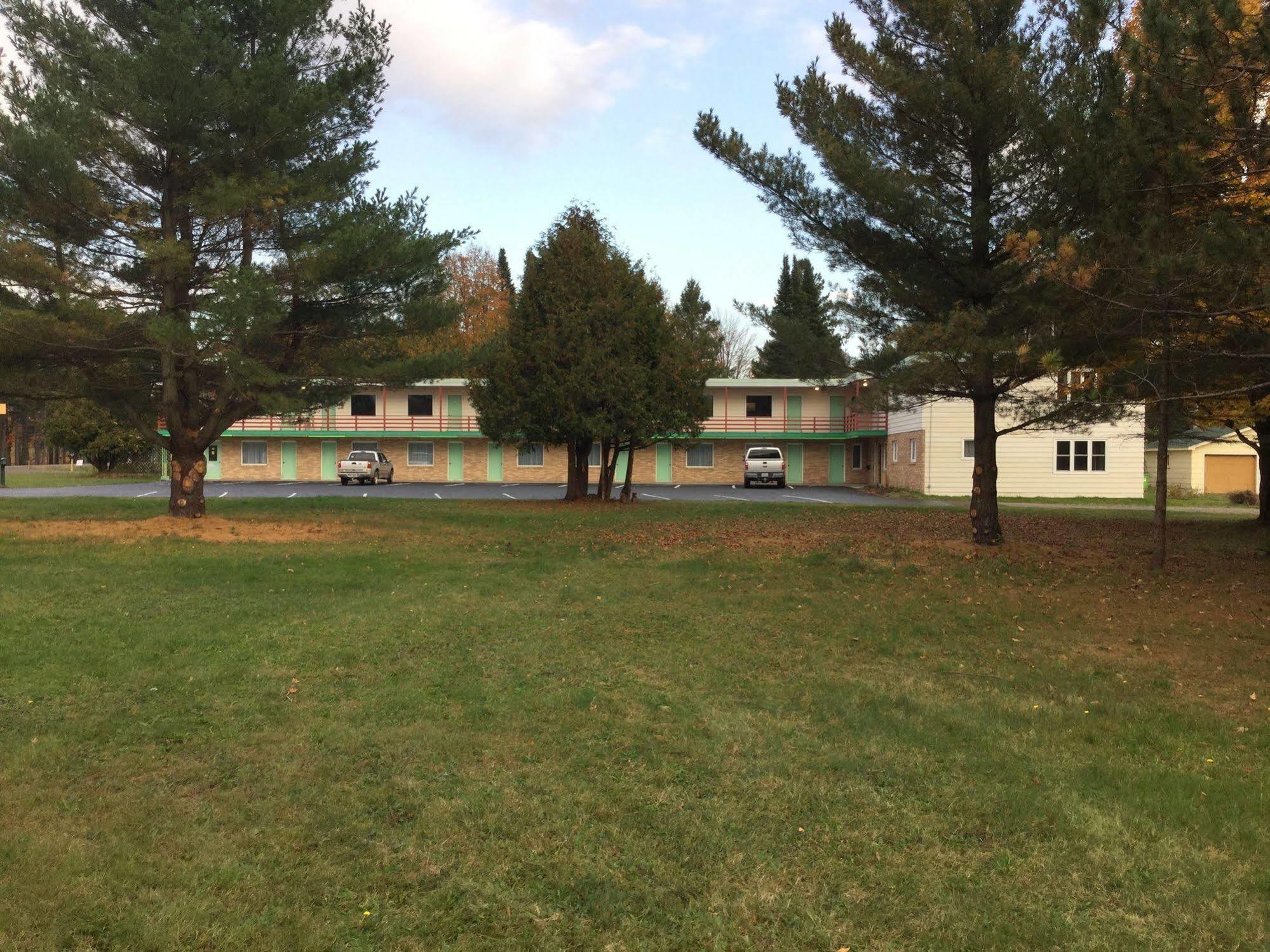 Cedars Motel Ironwood Esterno foto
