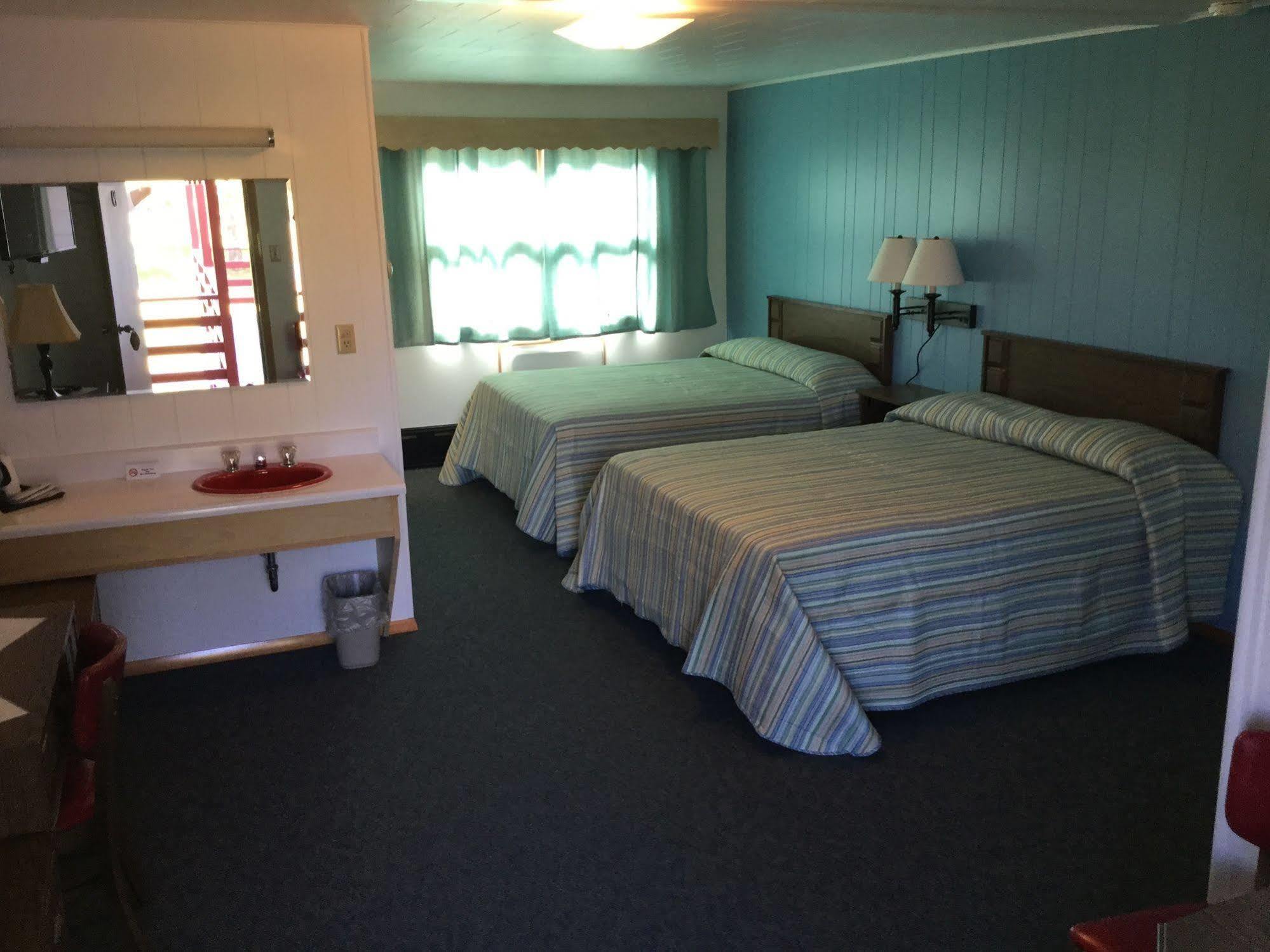 Cedars Motel Ironwood Esterno foto