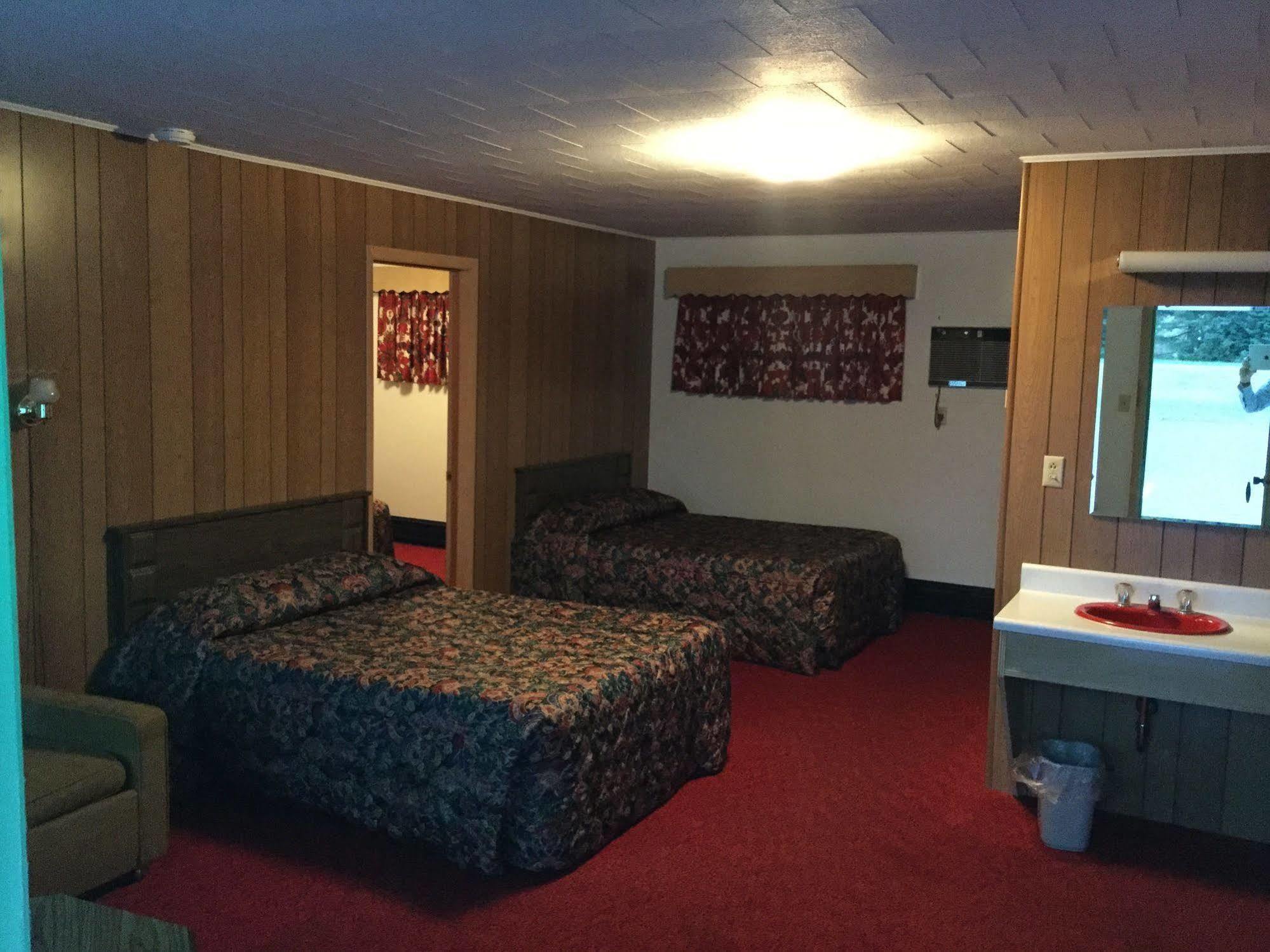 Cedars Motel Ironwood Esterno foto