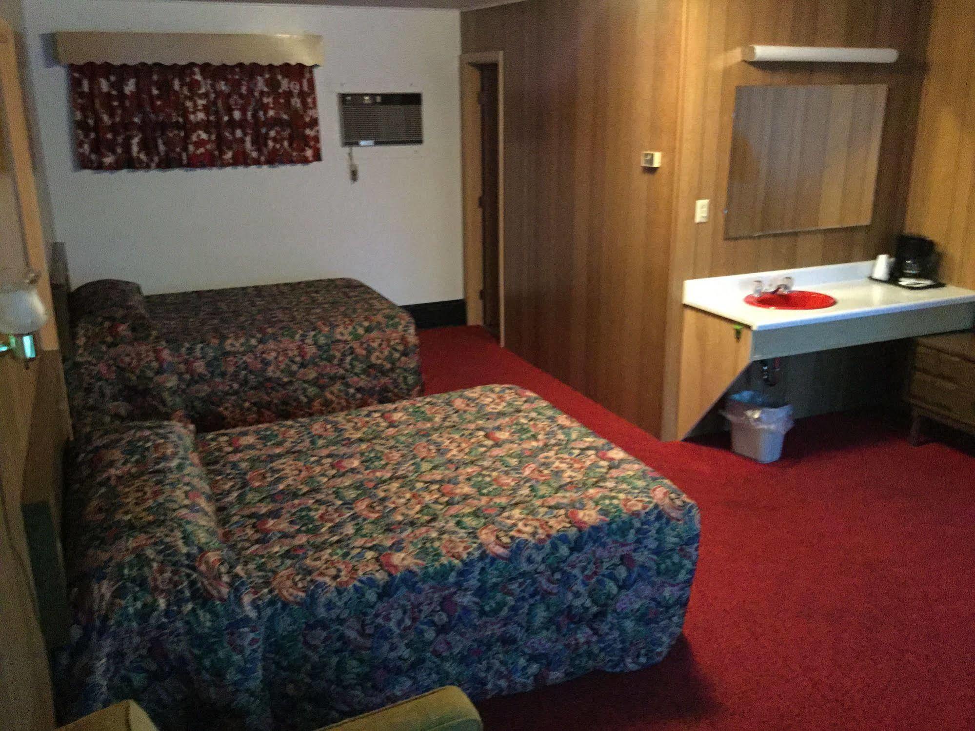 Cedars Motel Ironwood Esterno foto