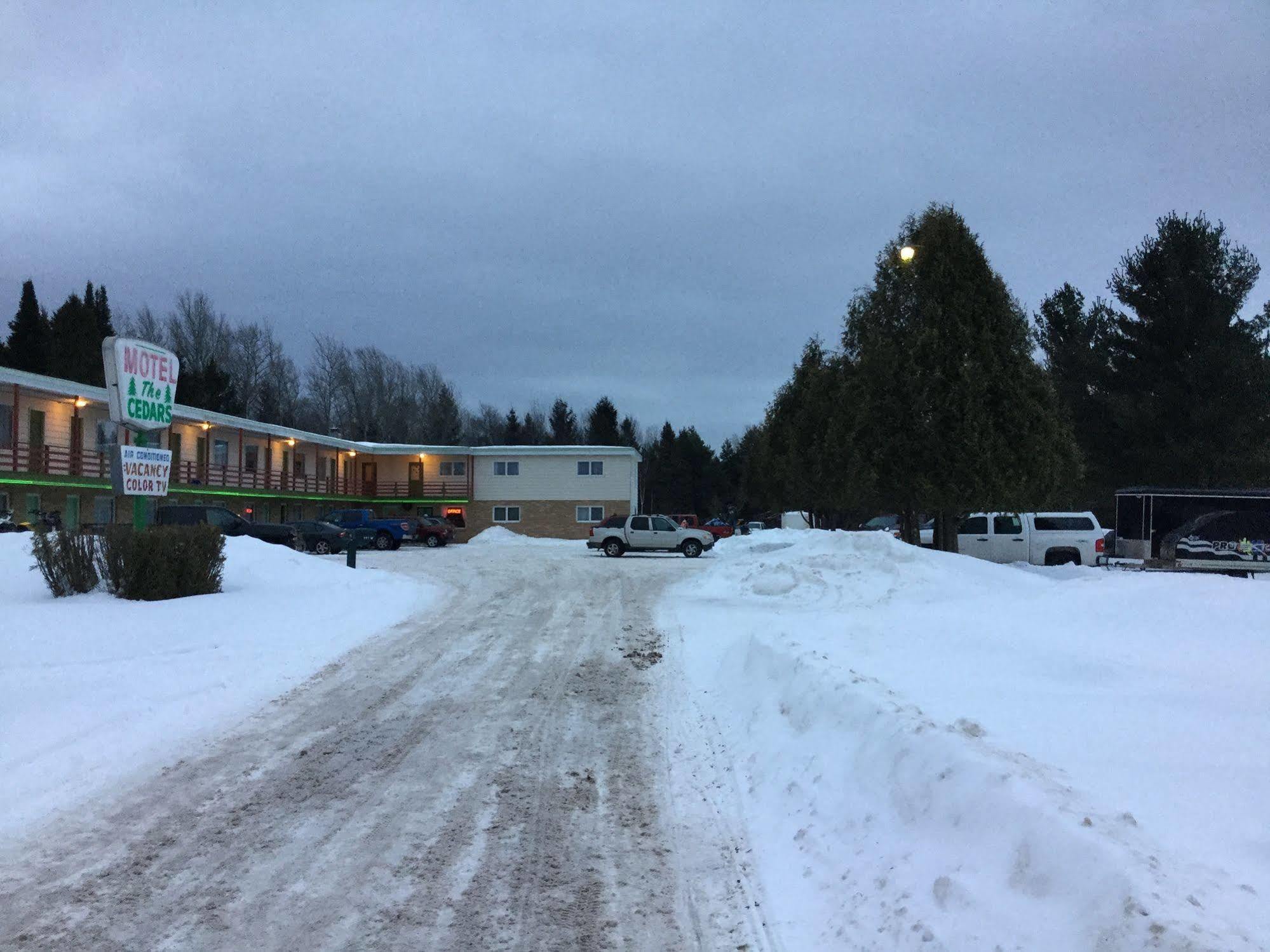 Cedars Motel Ironwood Esterno foto