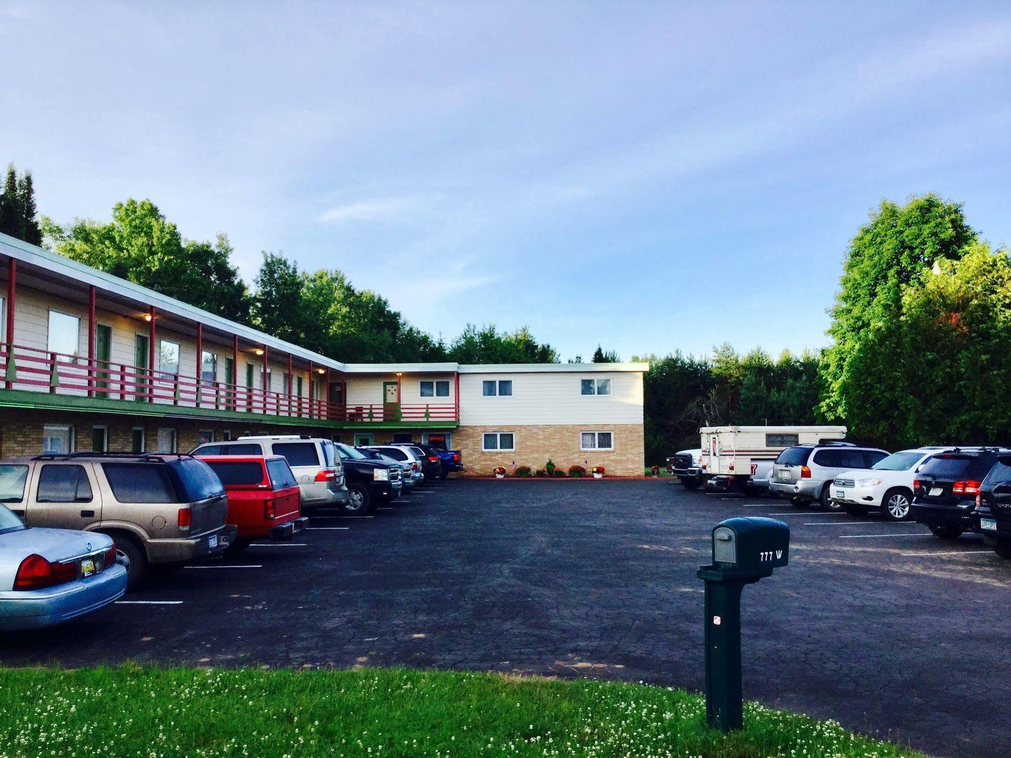 Cedars Motel Ironwood Esterno foto