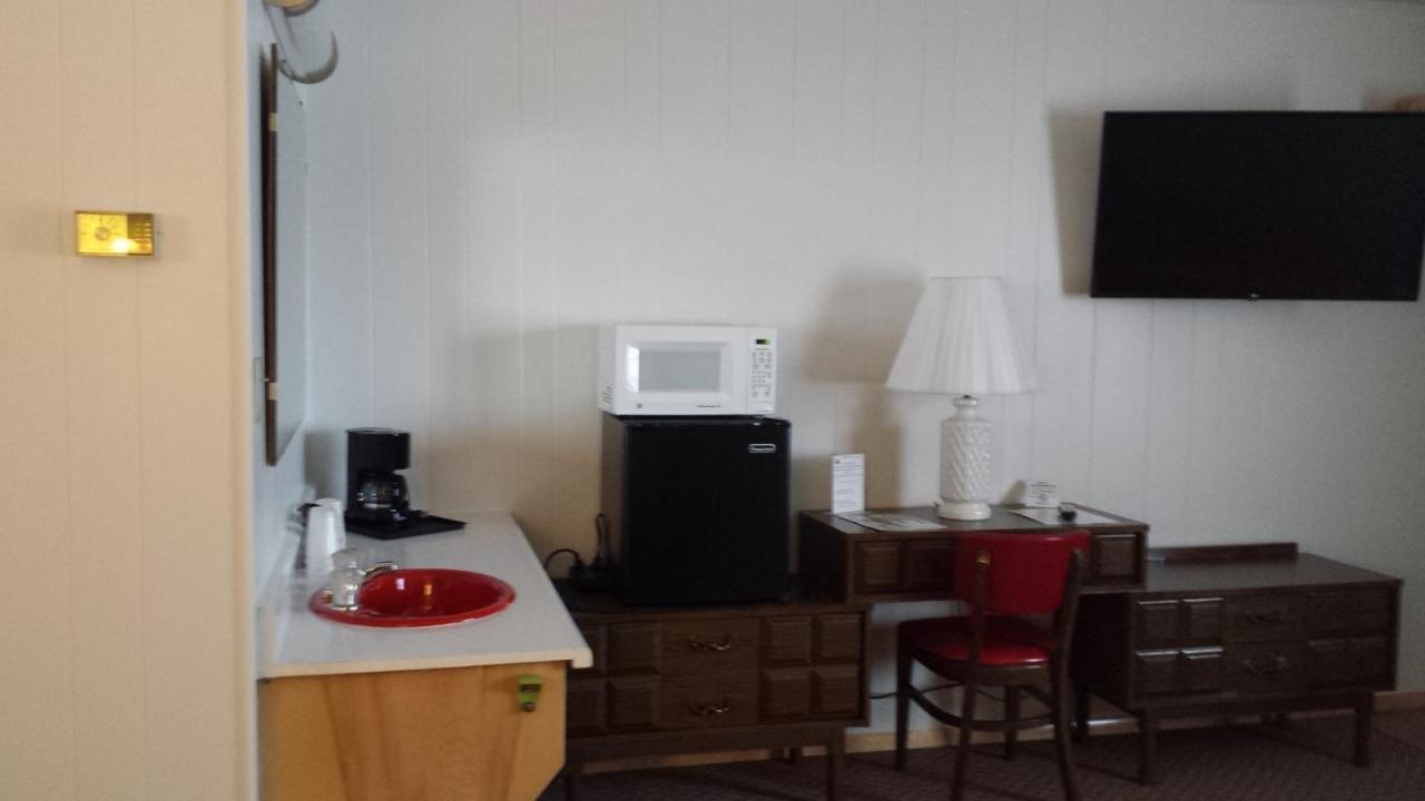 Cedars Motel Ironwood Esterno foto